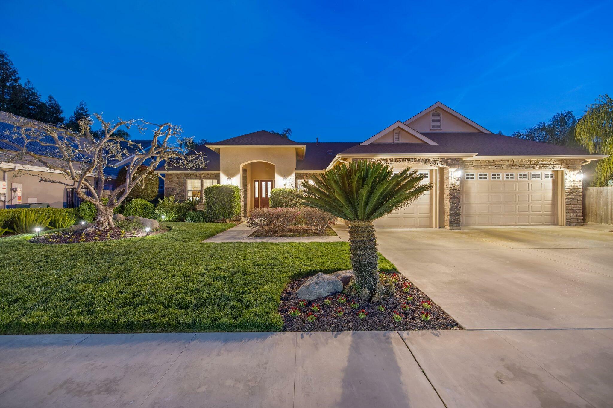 Property Photo: 4719 W Oriole Court CA 93291