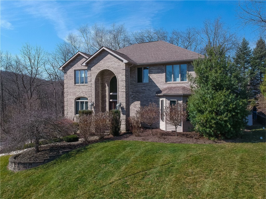 Property Photo:  141 Pinehurst Drive  PA 16066 
