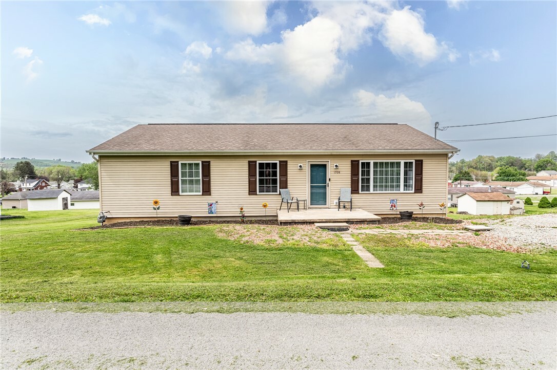 Property Photo: 1708 Frank St PA 15425