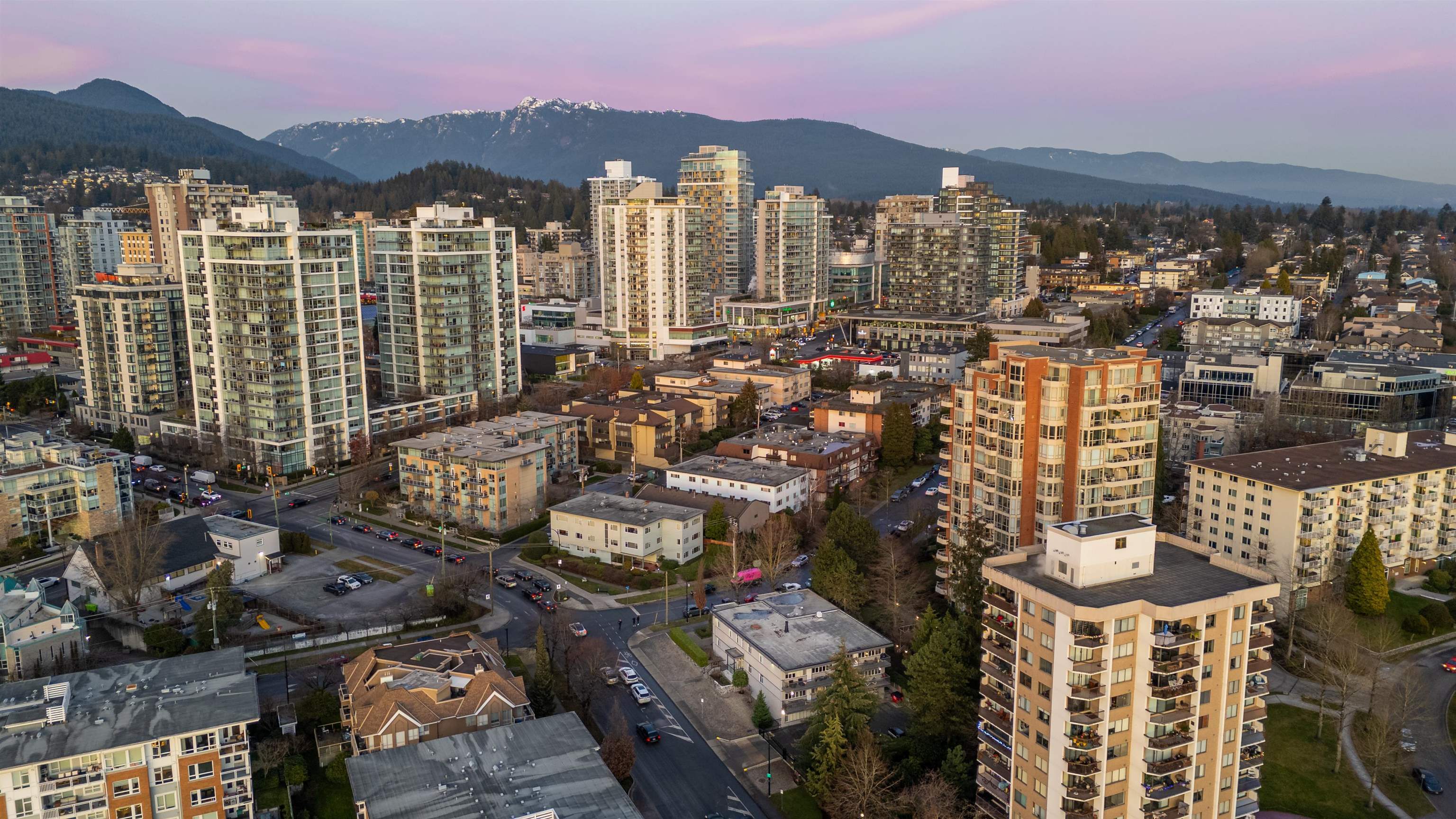Property Photo: 748 Chesterfield Avenue BC V7M 2M6