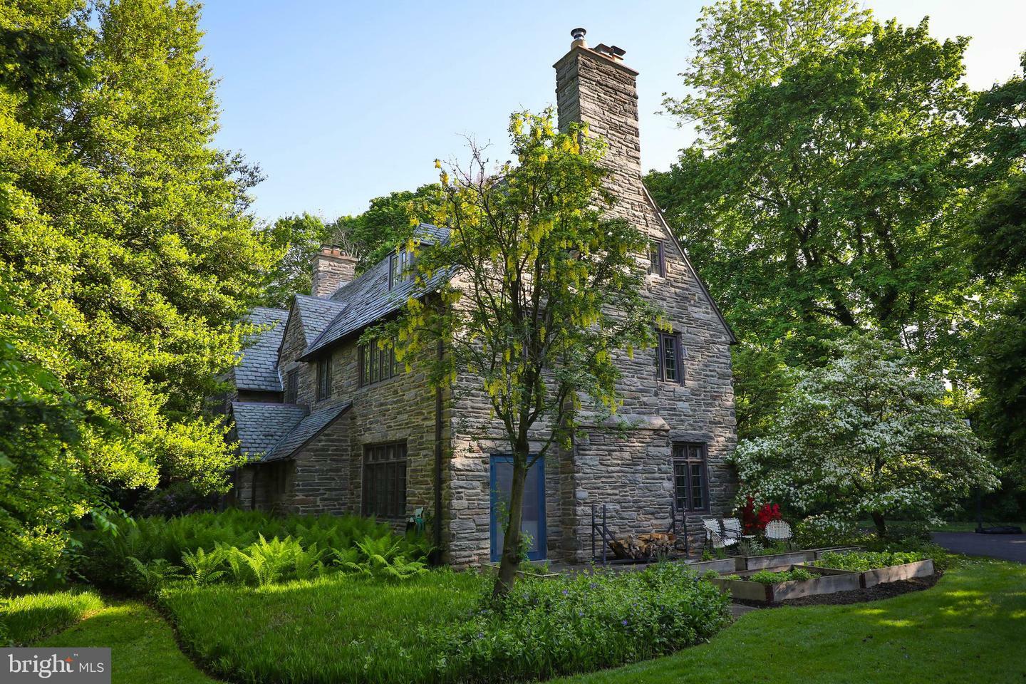 8401 Saint Martins Lane  Philadelphia PA 19118 photo