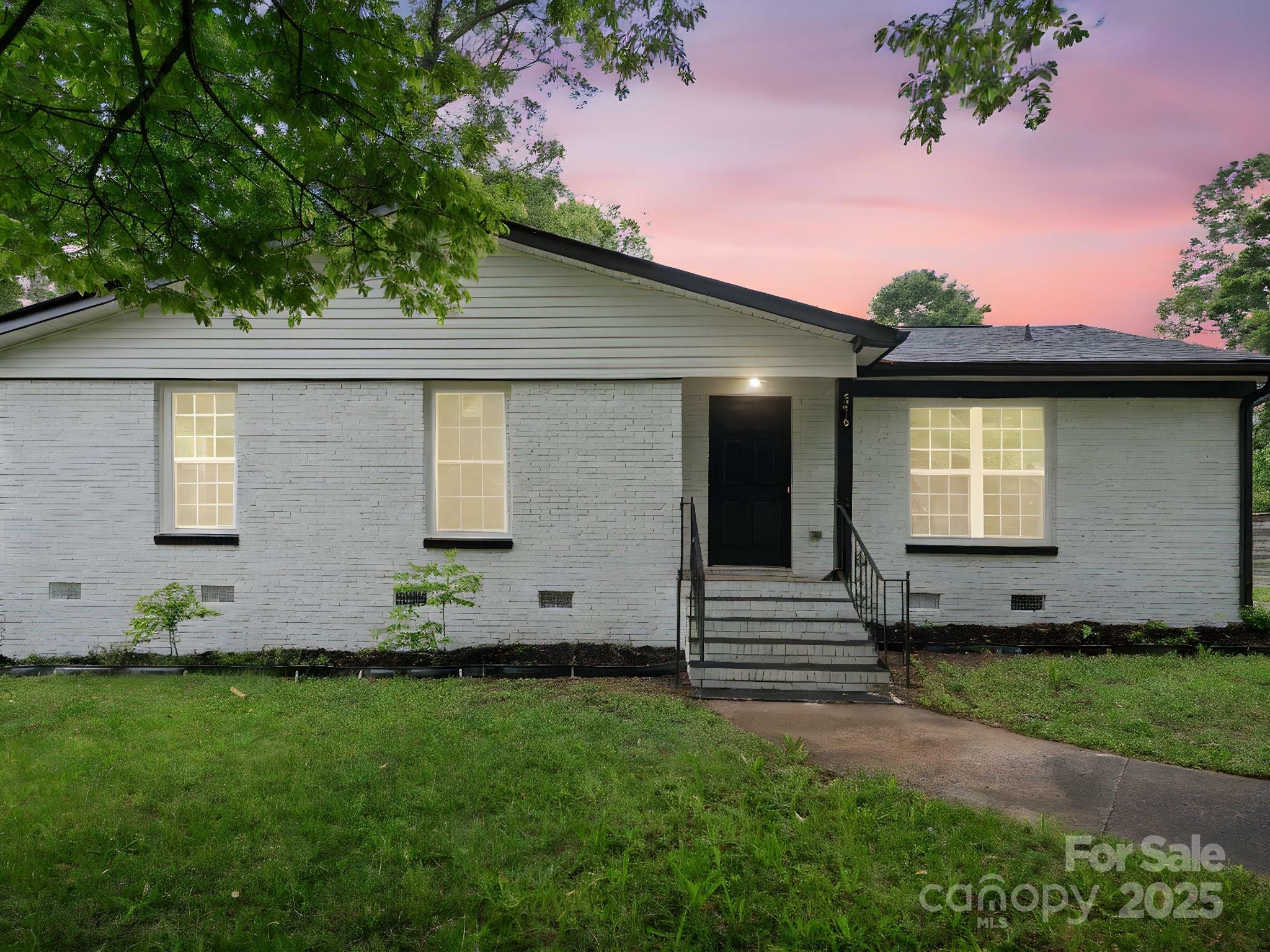 Property Photo: 5316 Rupert Lane NC 28215