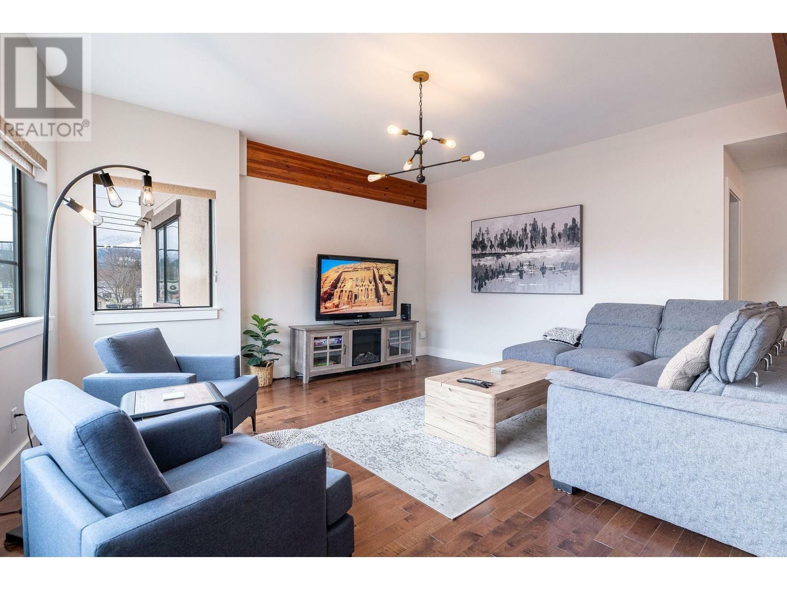 Property Photo: 309 First Street West 203 BC V0E 2S0
