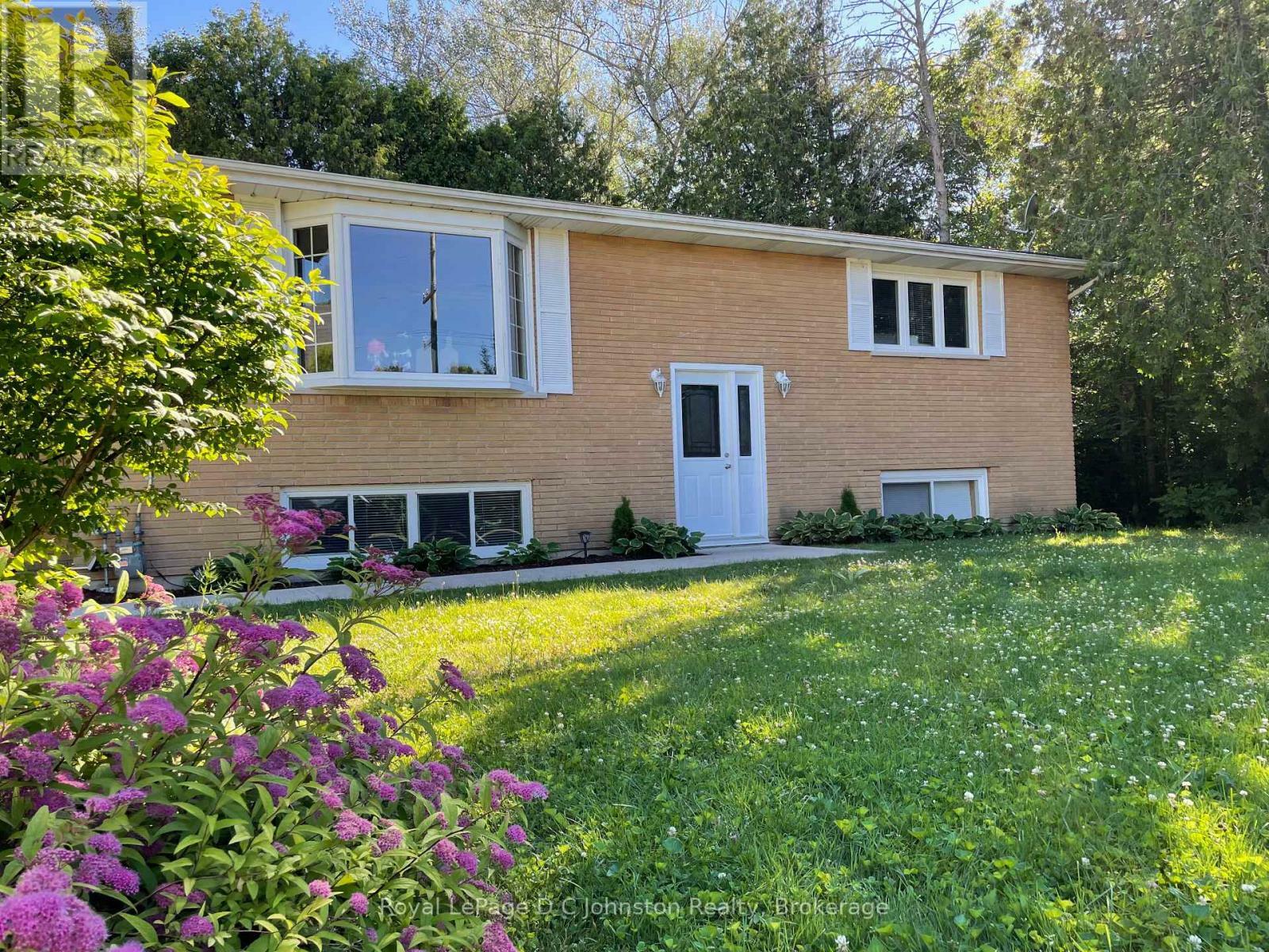 341 Palmerston Street #1 &Amp #2  Saugeen Shores ON N0H 2L0 photo