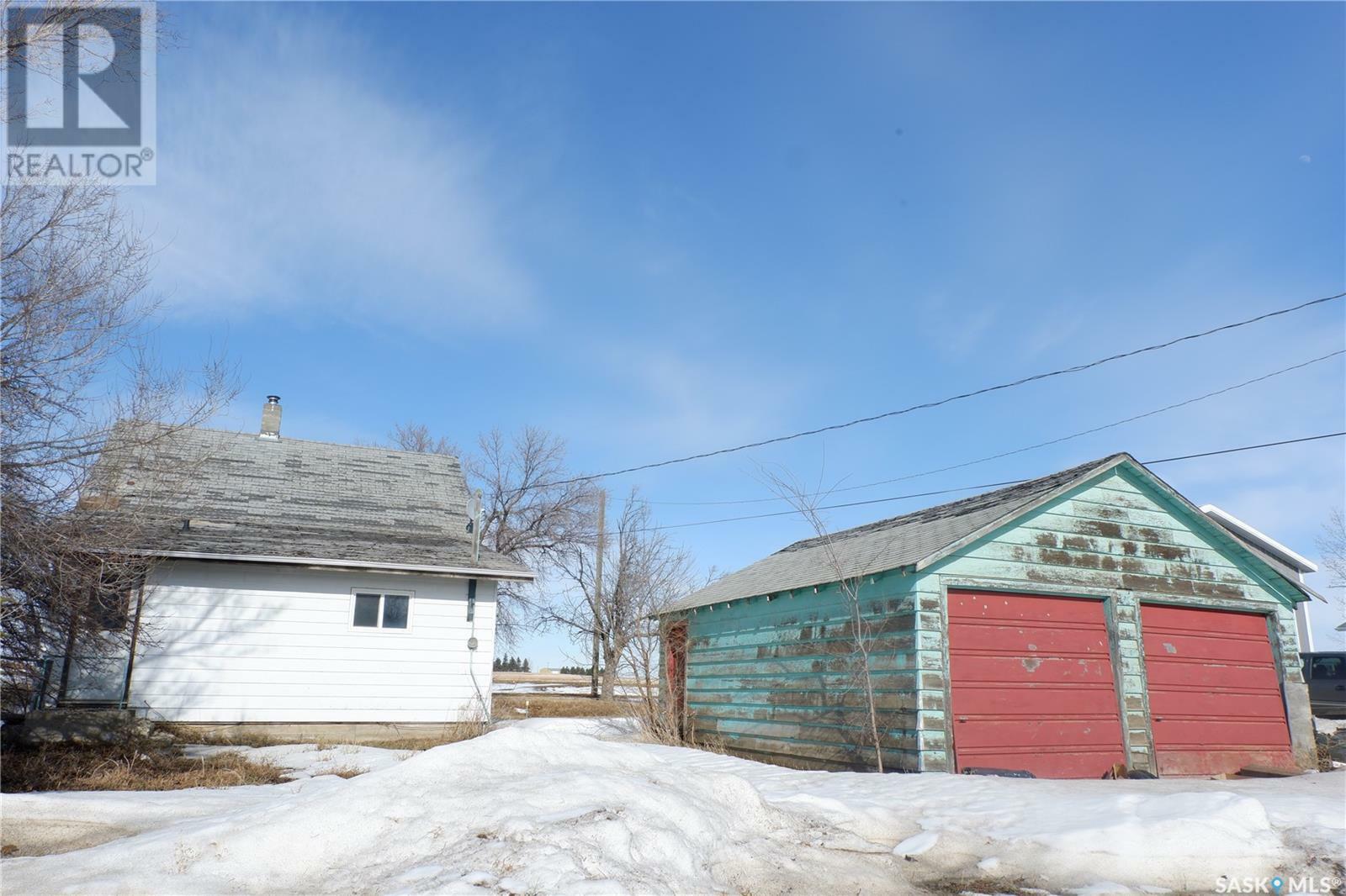 Property Photo:  9 Railway Avenue  SK S0H 0Z0 