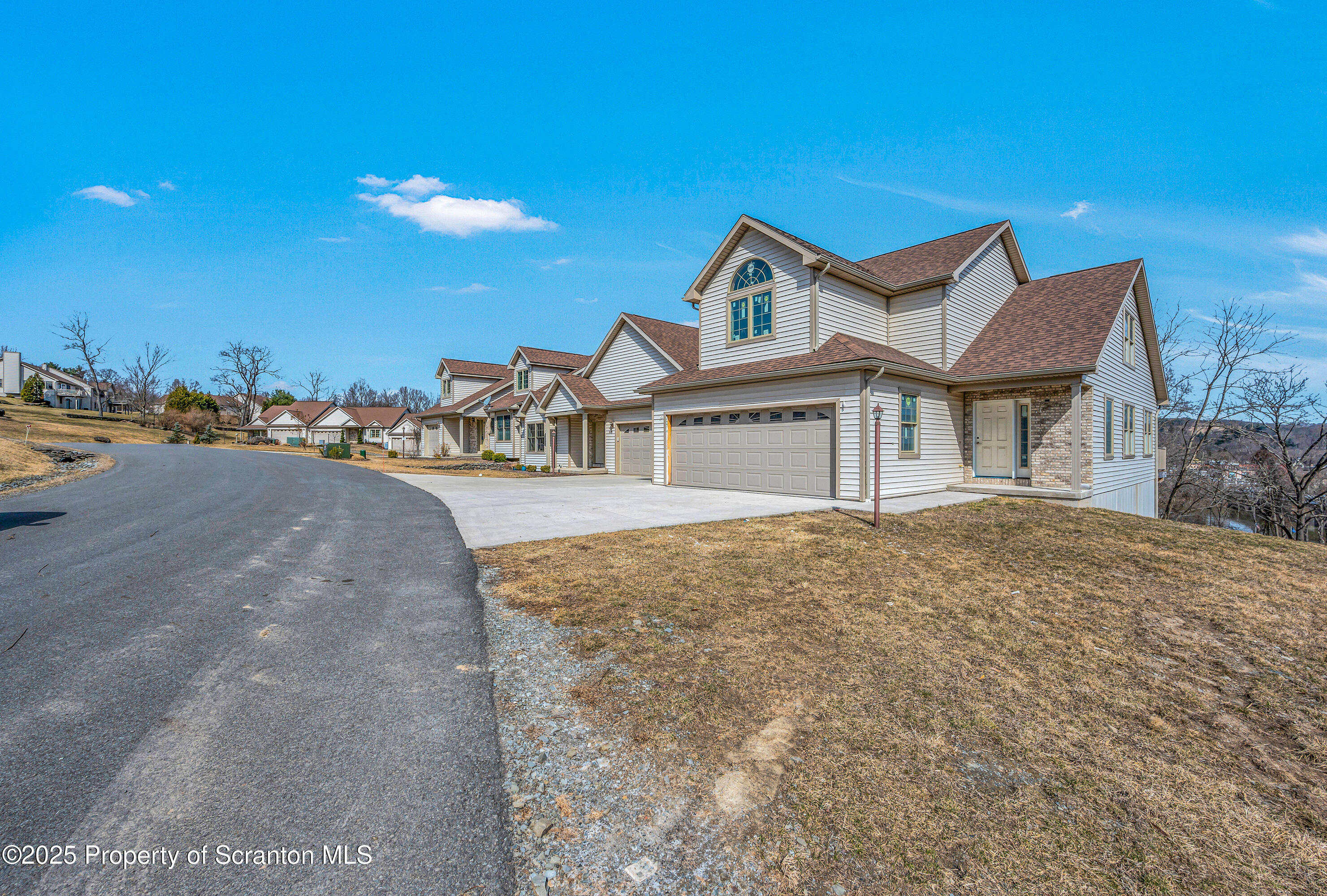 Property Photo: 226 Village View Drive PA 18657