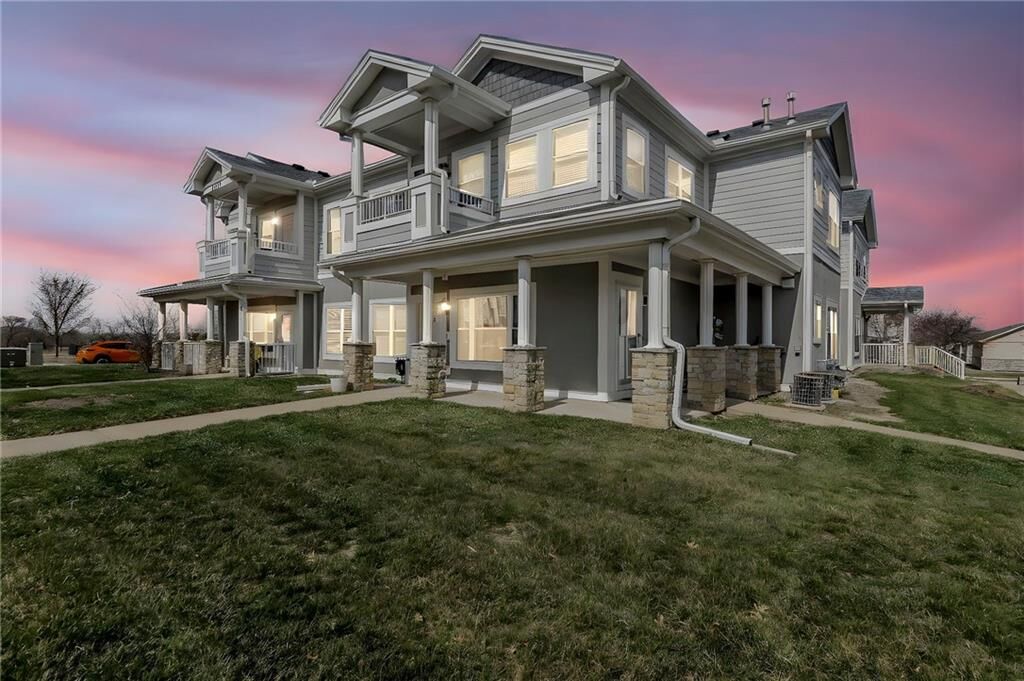 Property Photo:  11721 S Roundtree Street 101  KS 66061 