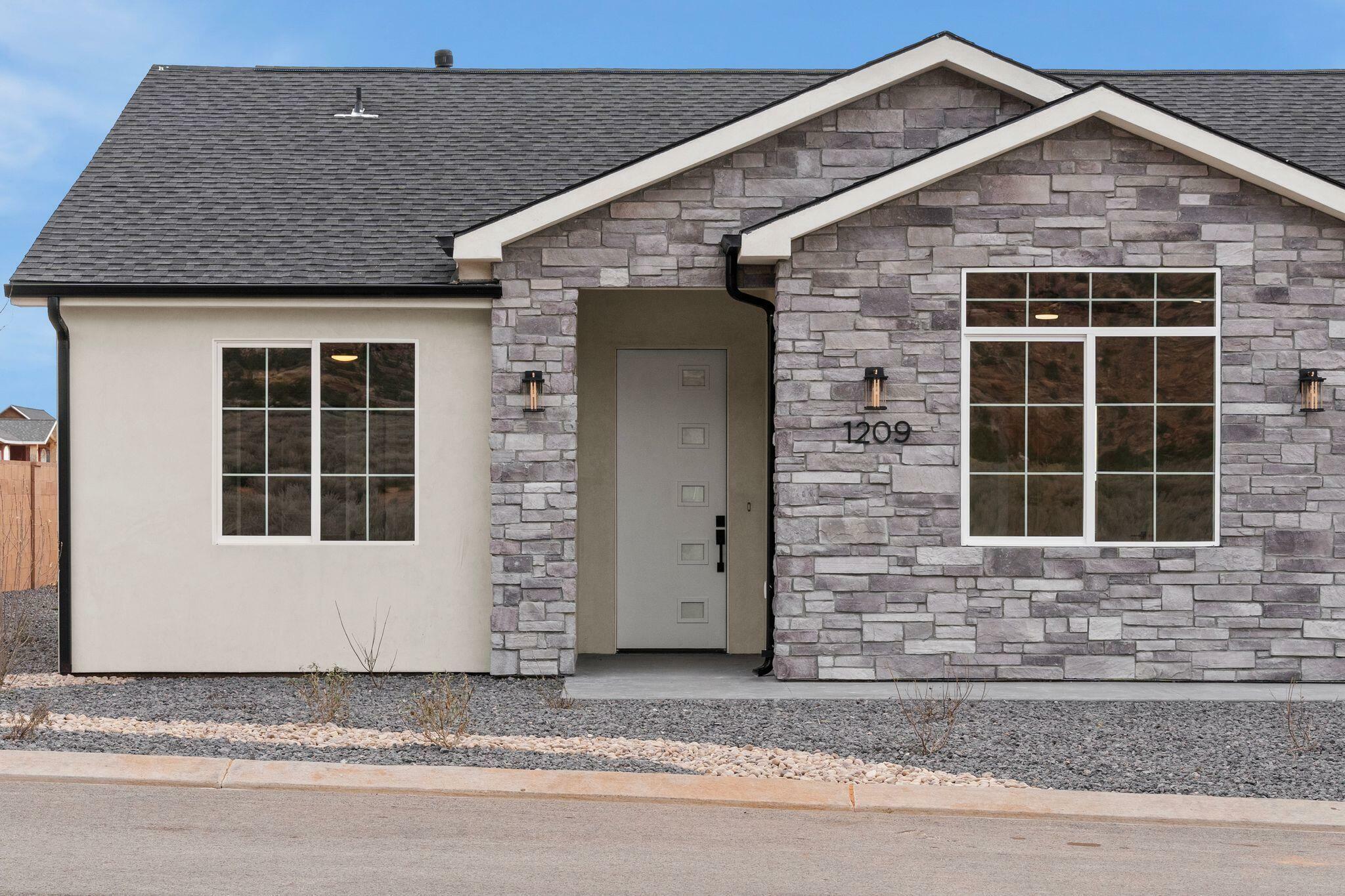 Property Photo: 1209 W Kokopelli Street UT 84784