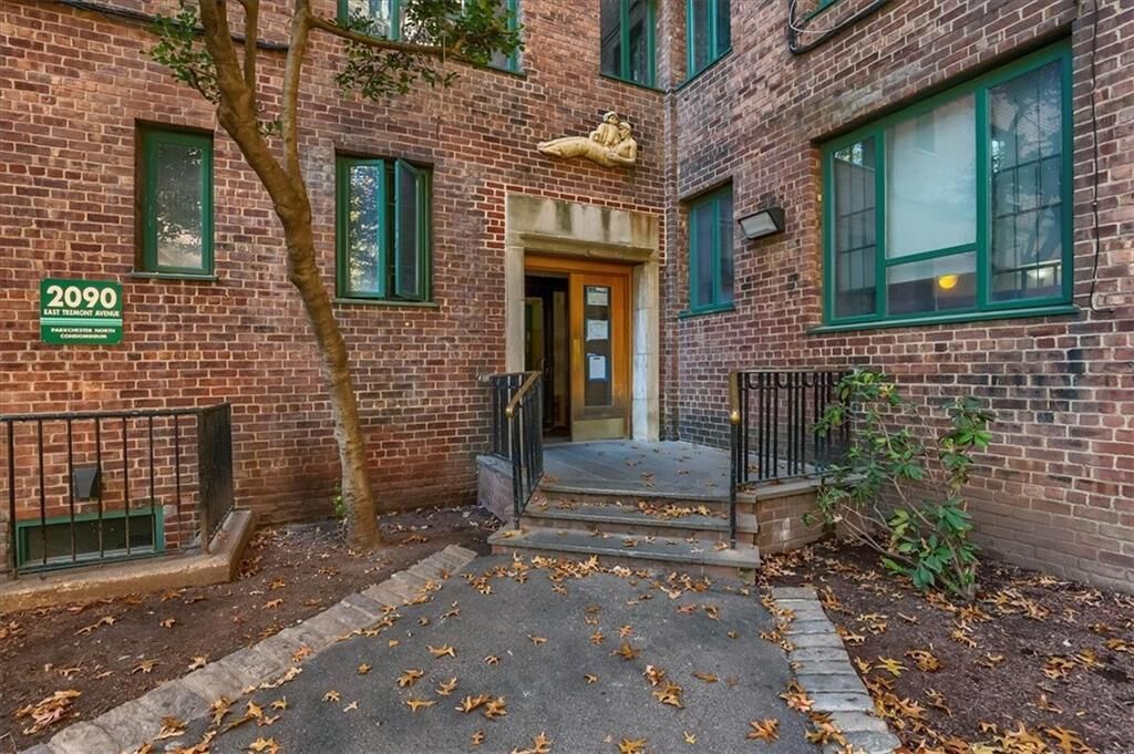 Property Photo: 2090 E Tremont Avenue 8F NY 10462
