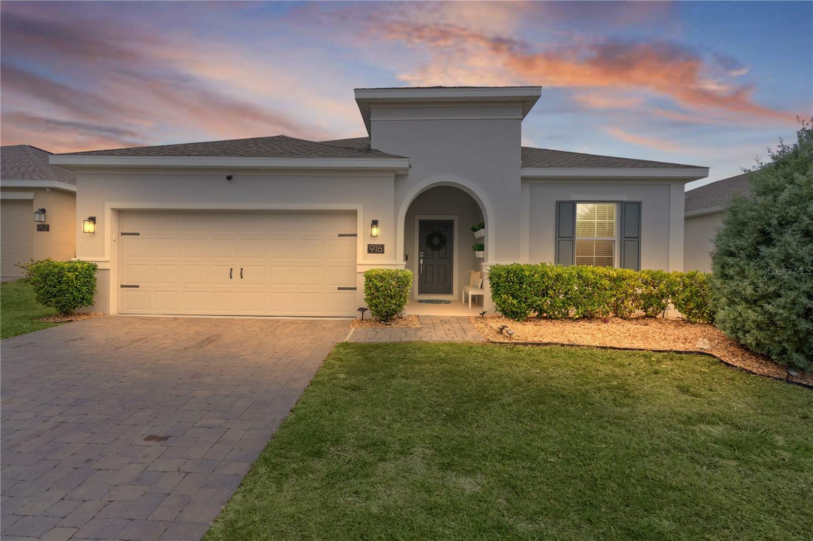 Property Photo: 916 Carmillion Court FL 34736