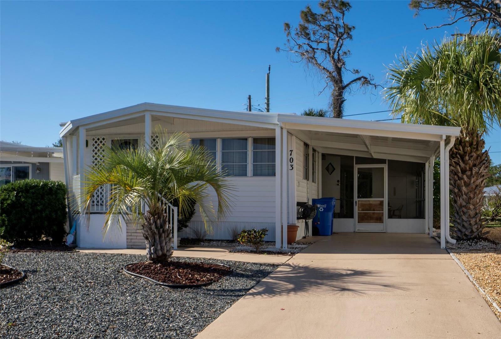 Property Photo: 703 S Green Circle FL 34285