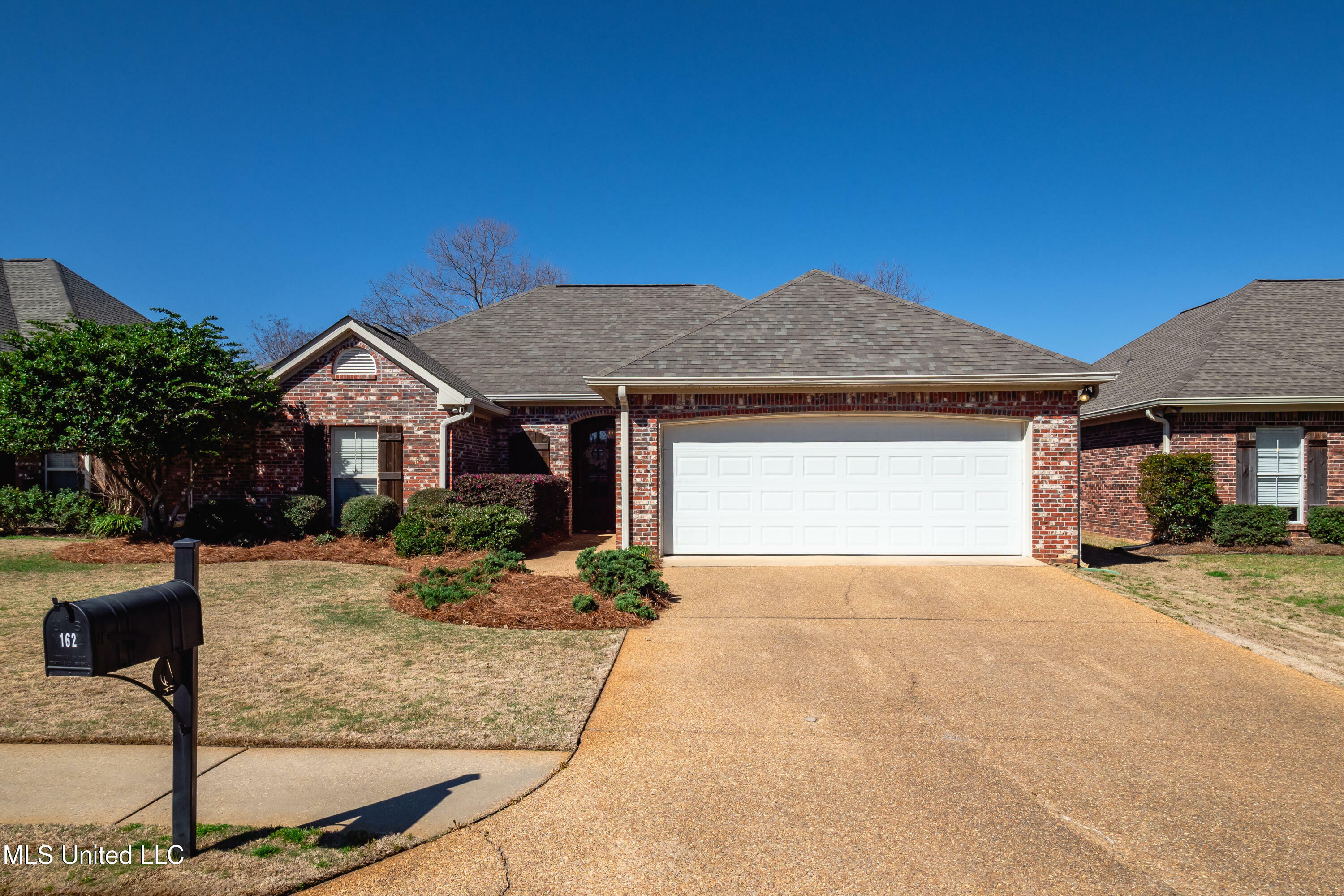 Property Photo: 162 Regatta Drive MS 39047