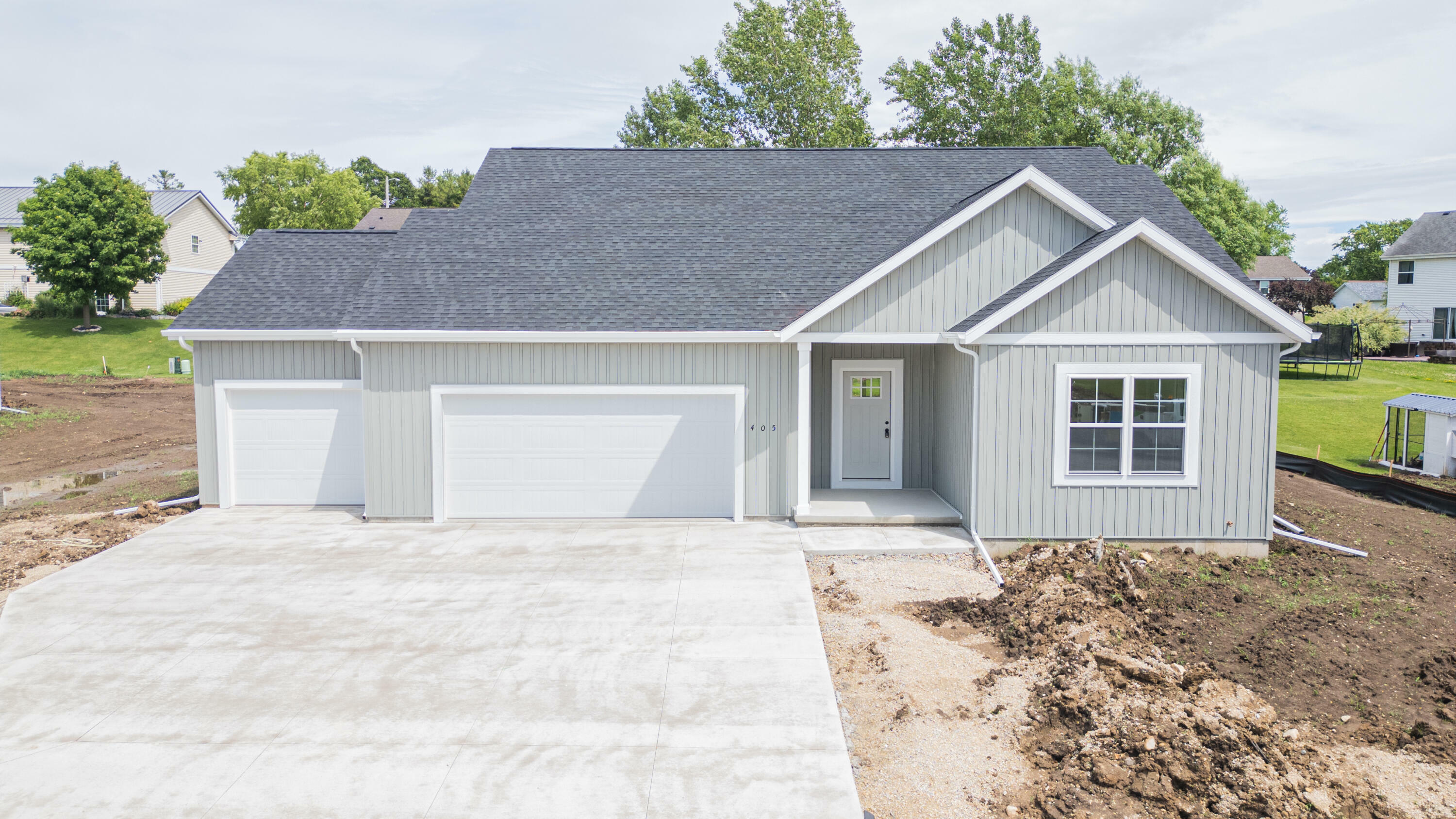 Property Photo: 405 Valley Dr WI 53091