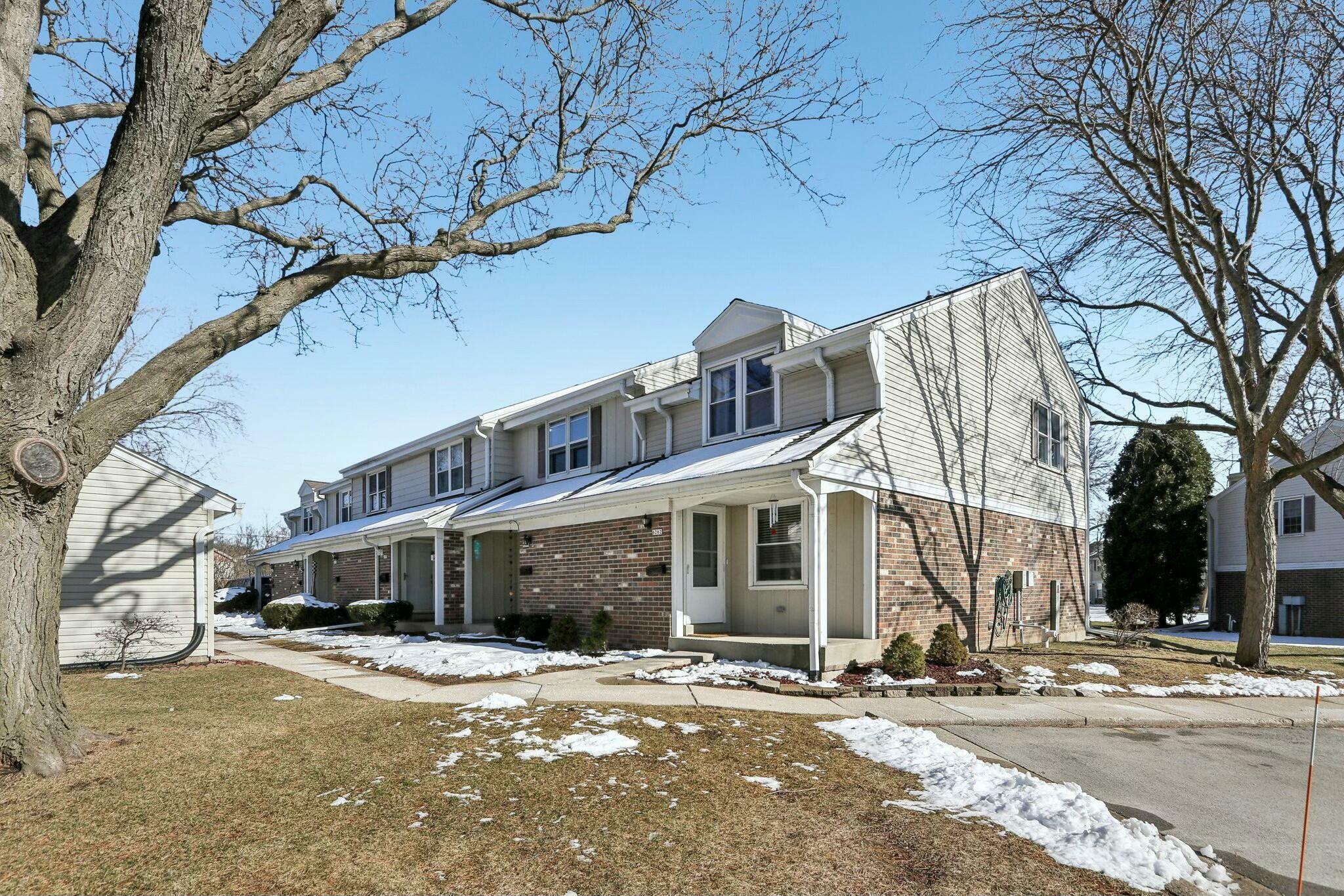 Property Photo: 6262 W College Ave 10 2 WI 53129