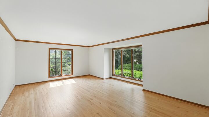 Property Photo:  812 Saint Stephens Grn  IL 60523 