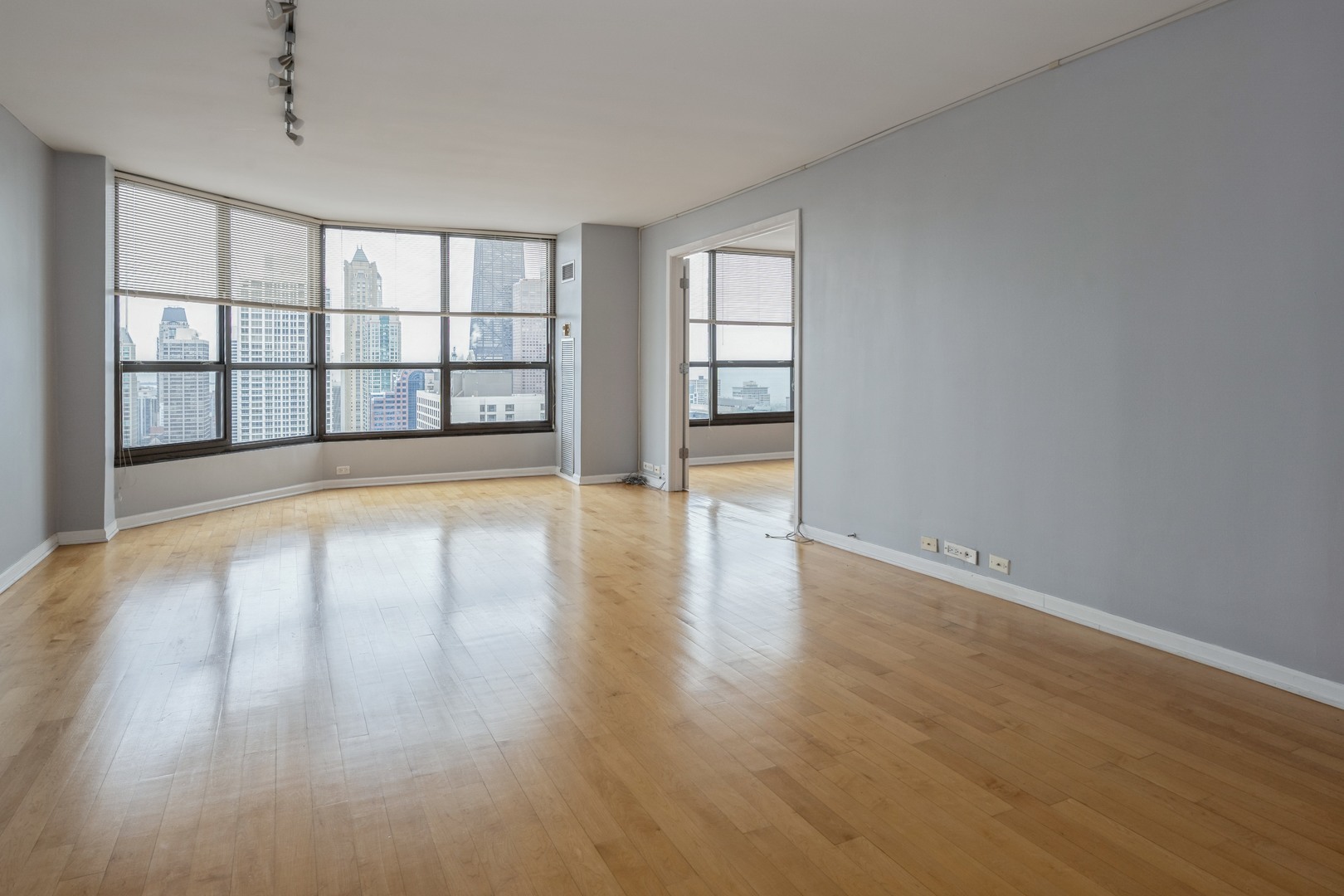 Property Photo: 405 N Wabash Avenue 4711 IL 60611