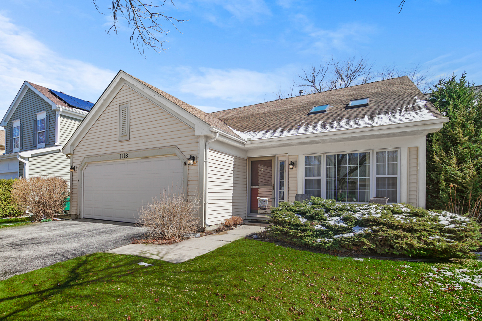 Property Photo: 1118 Blackburn Drive IL 60030