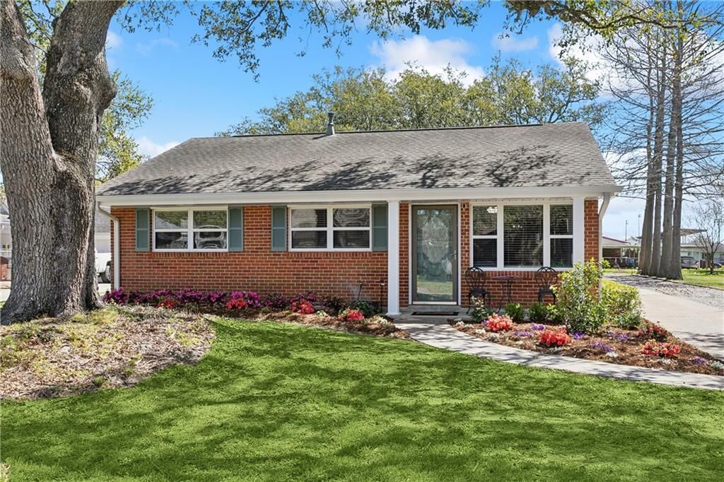 Property Photo: 121 Hunt Street LA 70037