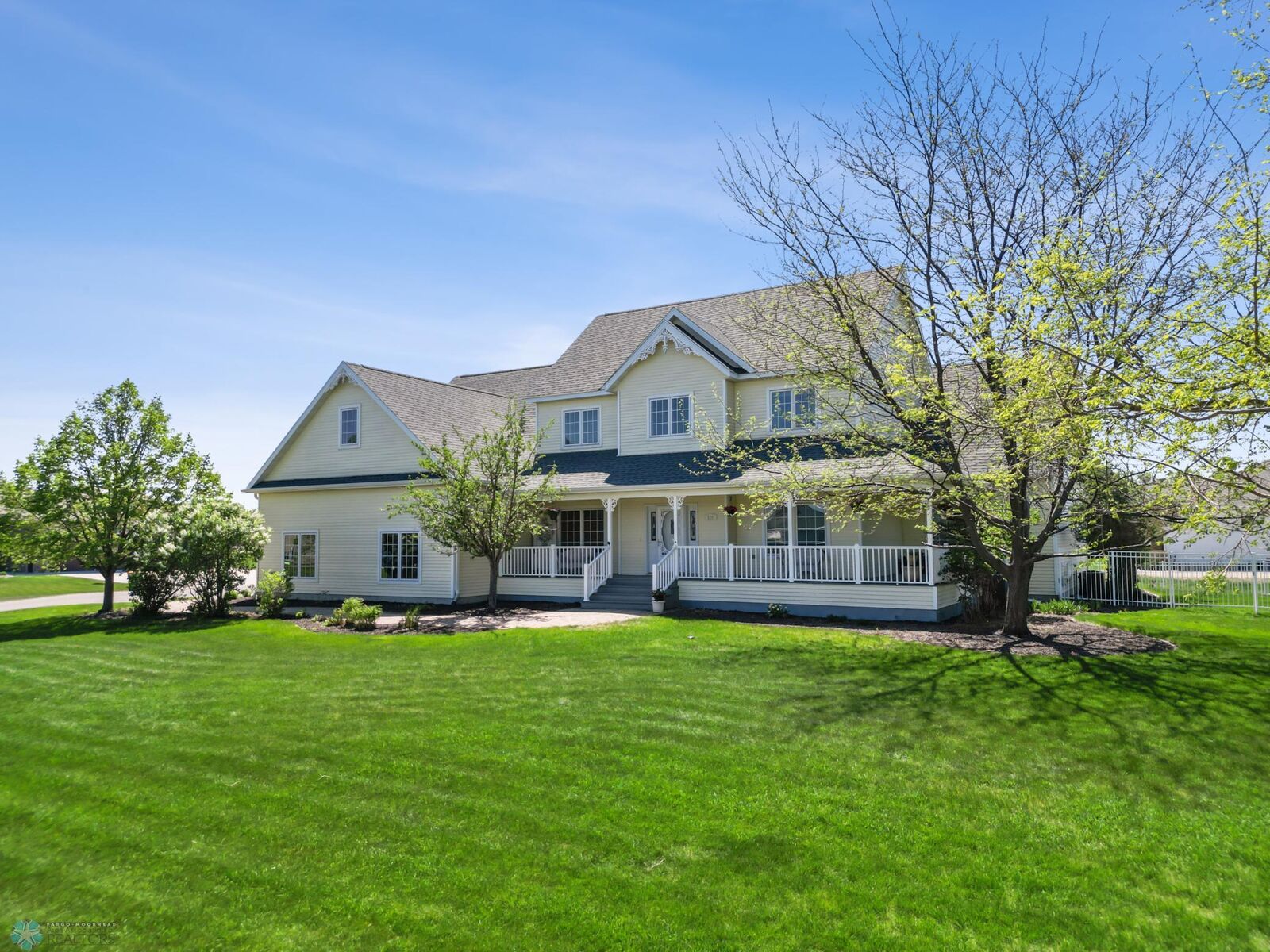 Property Photo: 210 Hackberry Court ND 58051