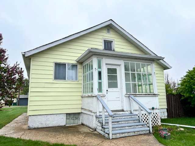 Property Photo: 5016 49 Avenue AB T0B 1N0