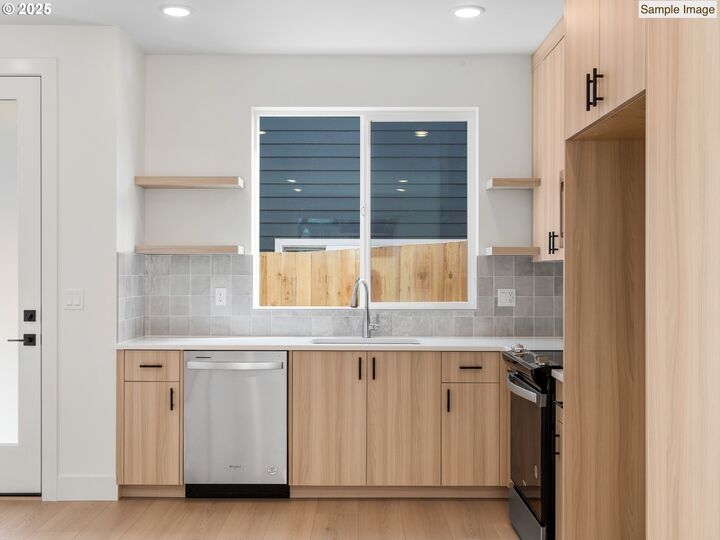 Property Photo: 1660 SE Umatilla 3 OR 97202