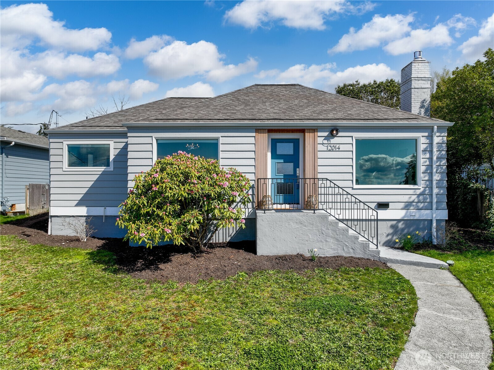Property Photo: 12014 Palatine Avenue N WA 98133