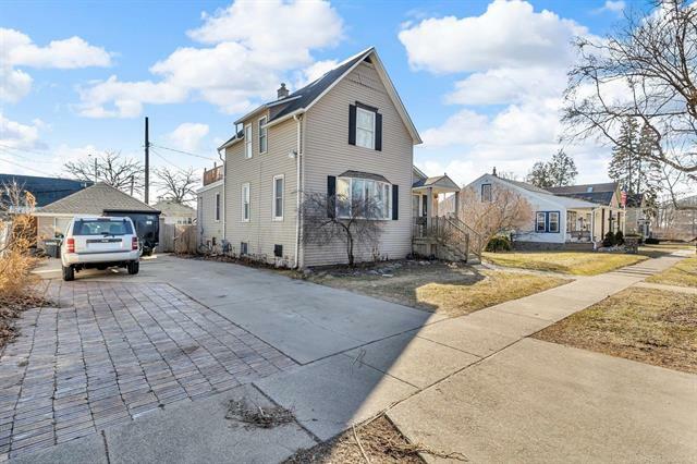 Property Photo: 2722 Wright Street MI 48060