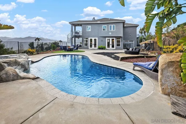 Property Photo: 410 Woodland Ln CA 92021