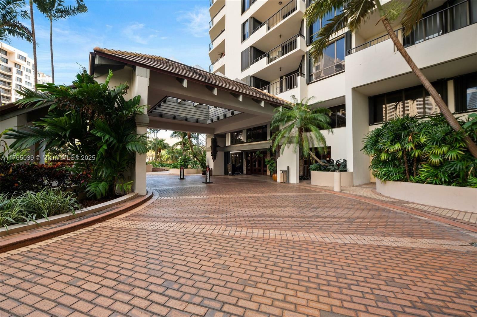 Property Photo: 520 Brickell Key Dr A1712 FL 33131