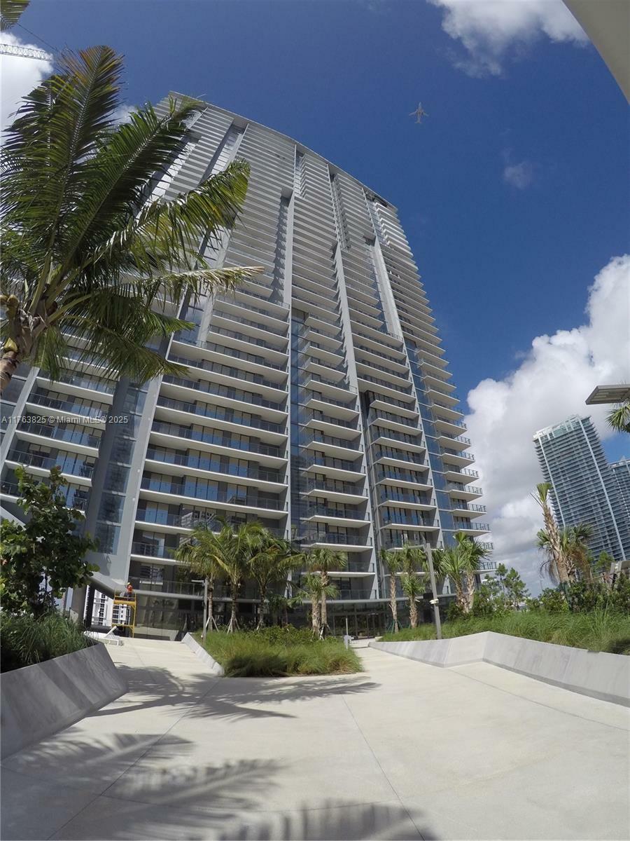 Property Photo: 88 SW 7th St 2206 FL 33130