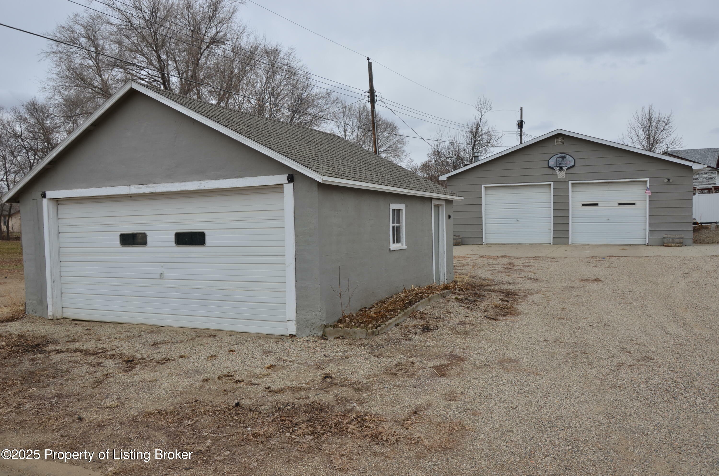 Property Photo: 208 3rd Avenue SW ND 58623