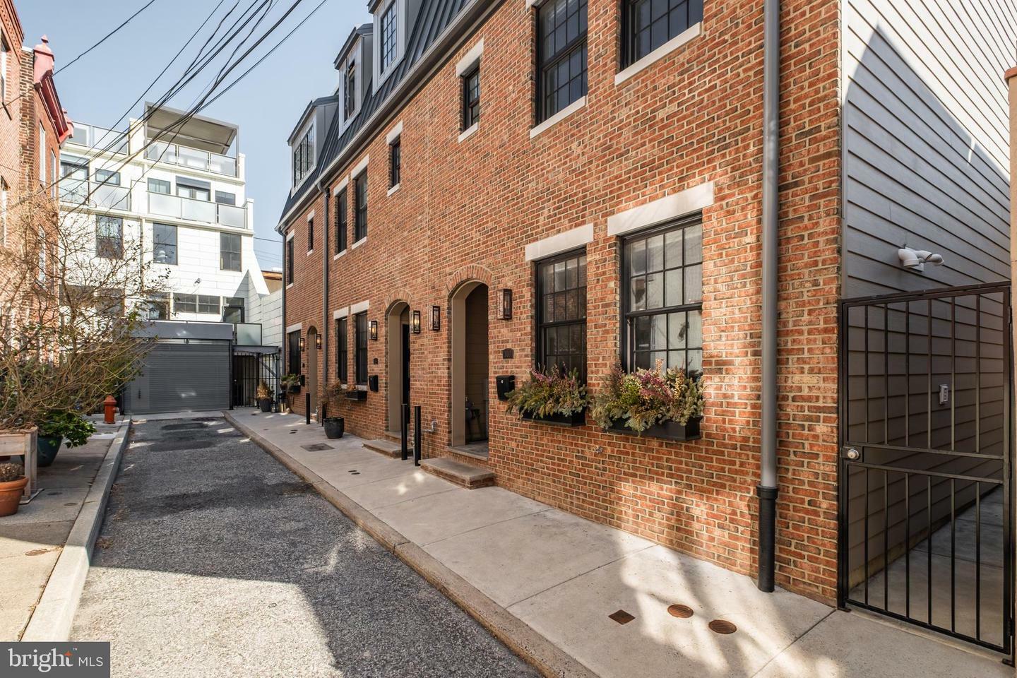 707 S Perth Street  Philadelphia PA 19147 photo