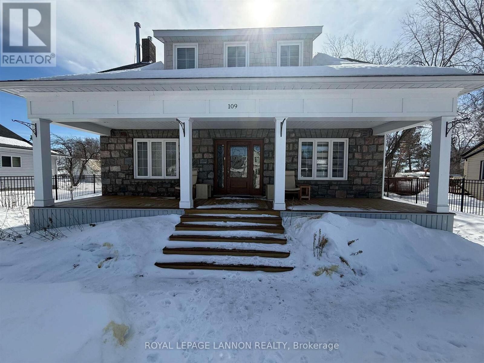 Property Photo:  109 King Street  ON P8T 1C3 