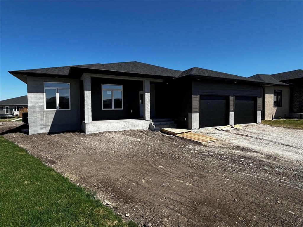 15 Murano Cove  Steinbach MB R5G 2W1 photo