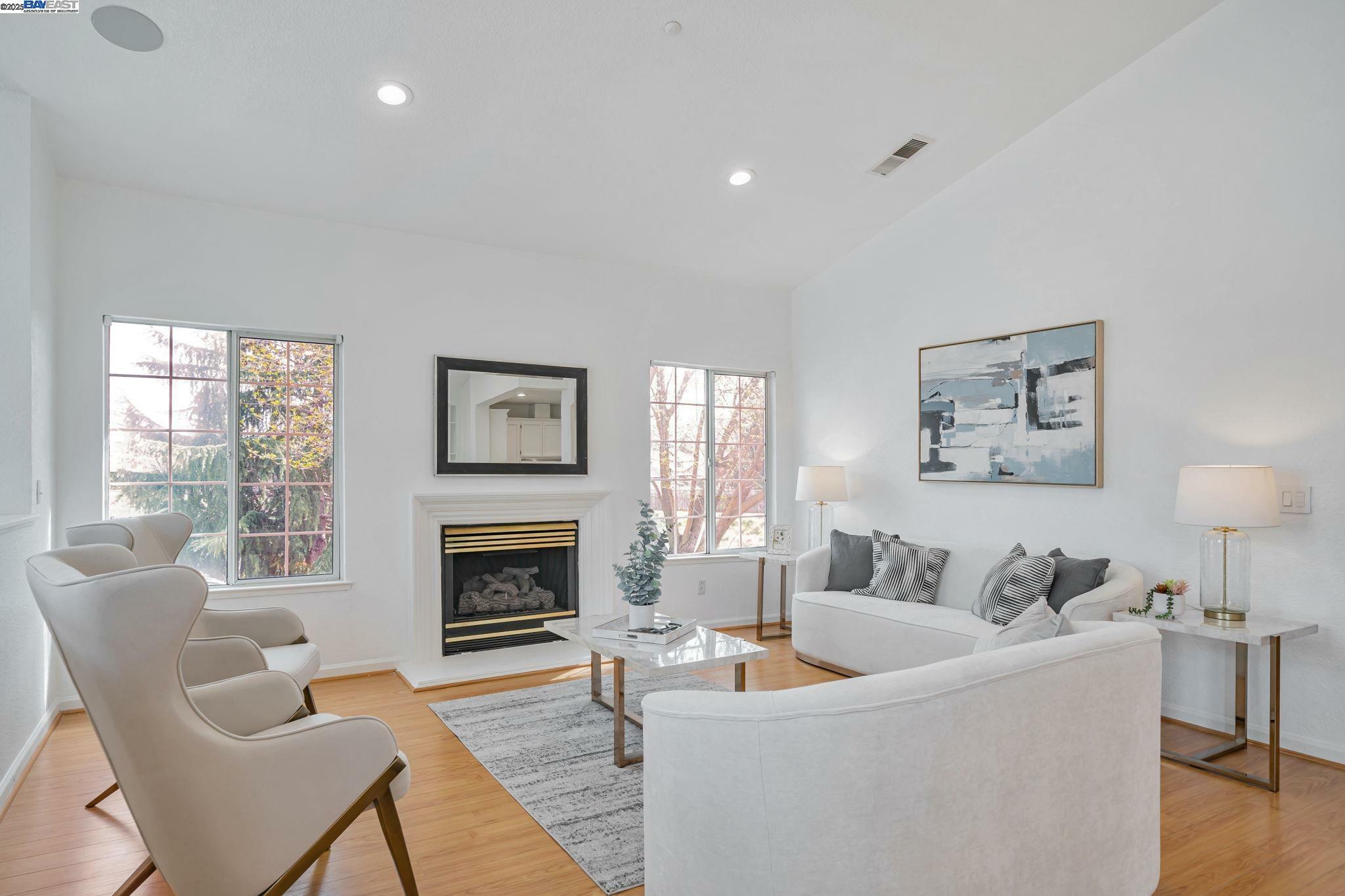 Property Photo: 5786 Belleza Dr CA 94588