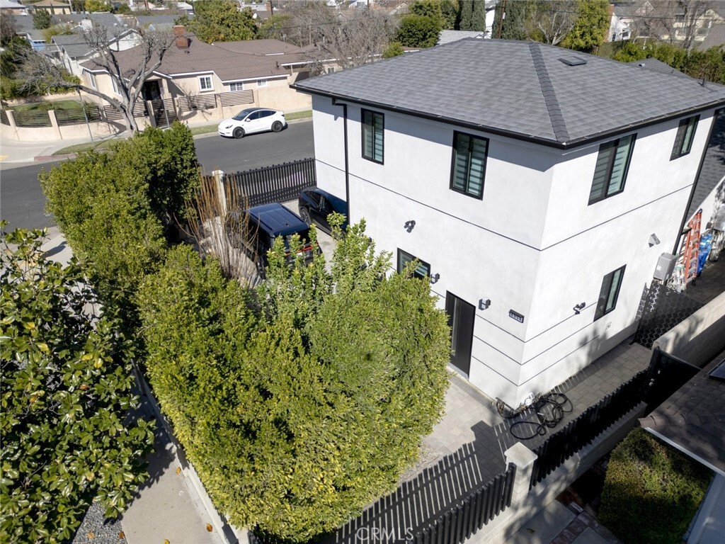 Property Photo: 6958 Costello Avenue CA 91405
