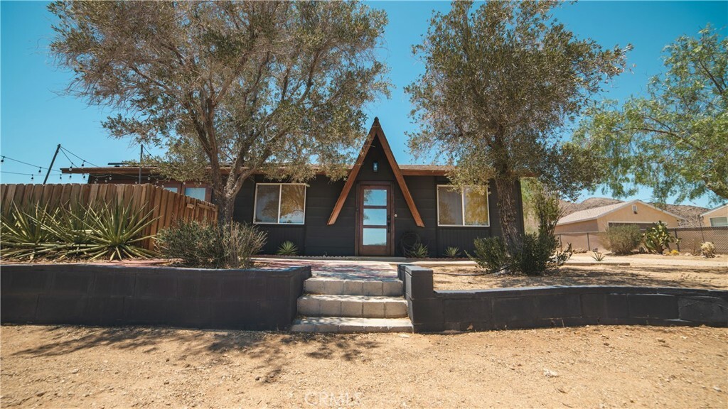 Property Photo:  4762 Avenida Del Sol  CA 92252 