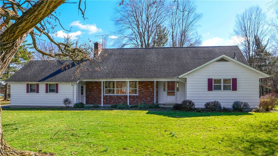 Property Photo:  5129 Larson West Road  OH 44491 