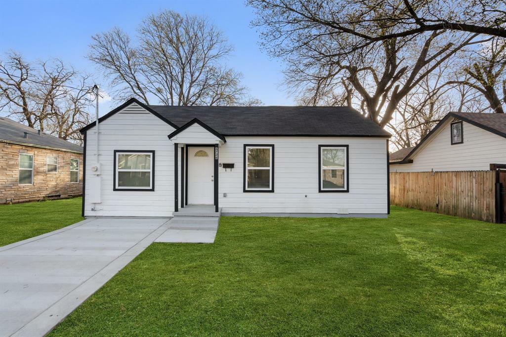 Property Photo: 4726 Bartlett Avenue TX 75216
