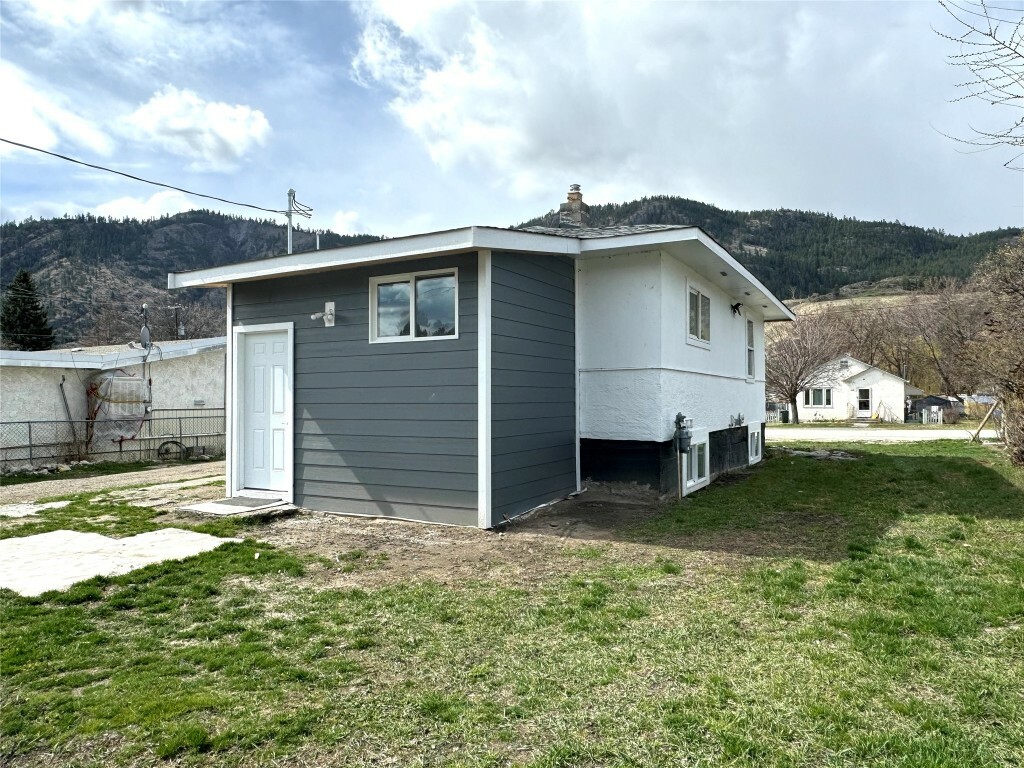 Property Photo:  1021 Willow Street  BC V0H 1R4 