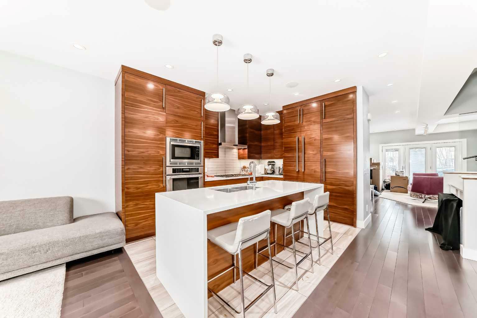 Property Photo: 2414 31 Avenue SW AB T2T 1T8
