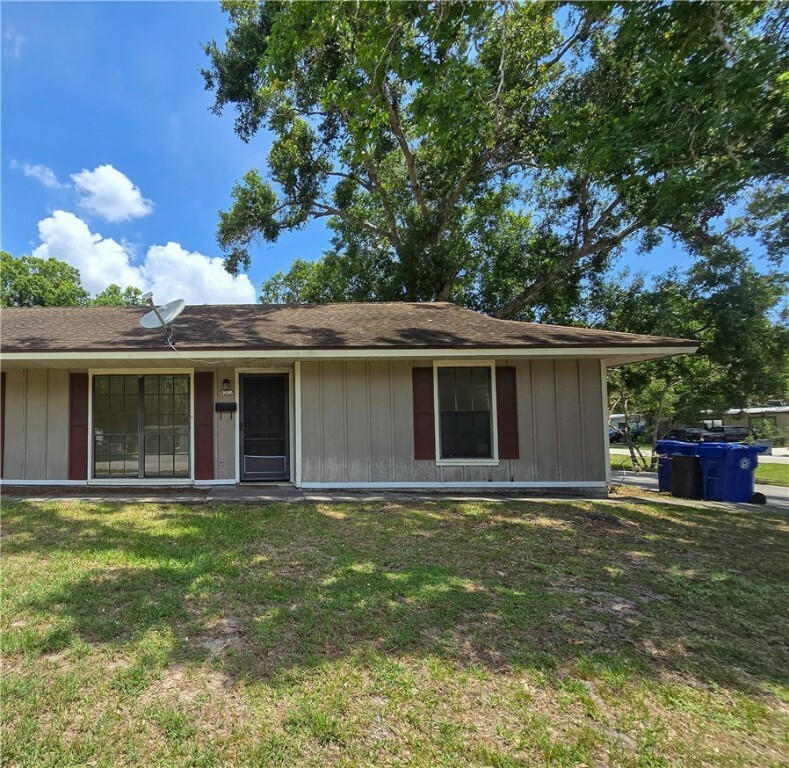 Property Photo: 4202 18th Street FL 32960