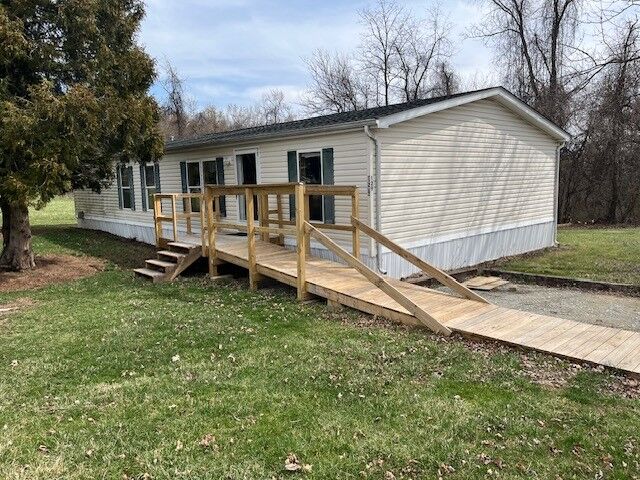 Property Photo: 129 Woodland Acres Lane PA 15012