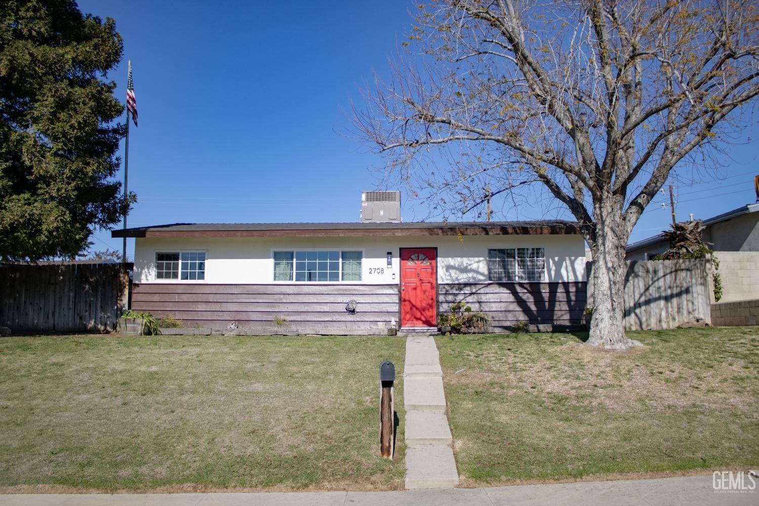 Property Photo:  2708 Fairfax Road  CA 93306 