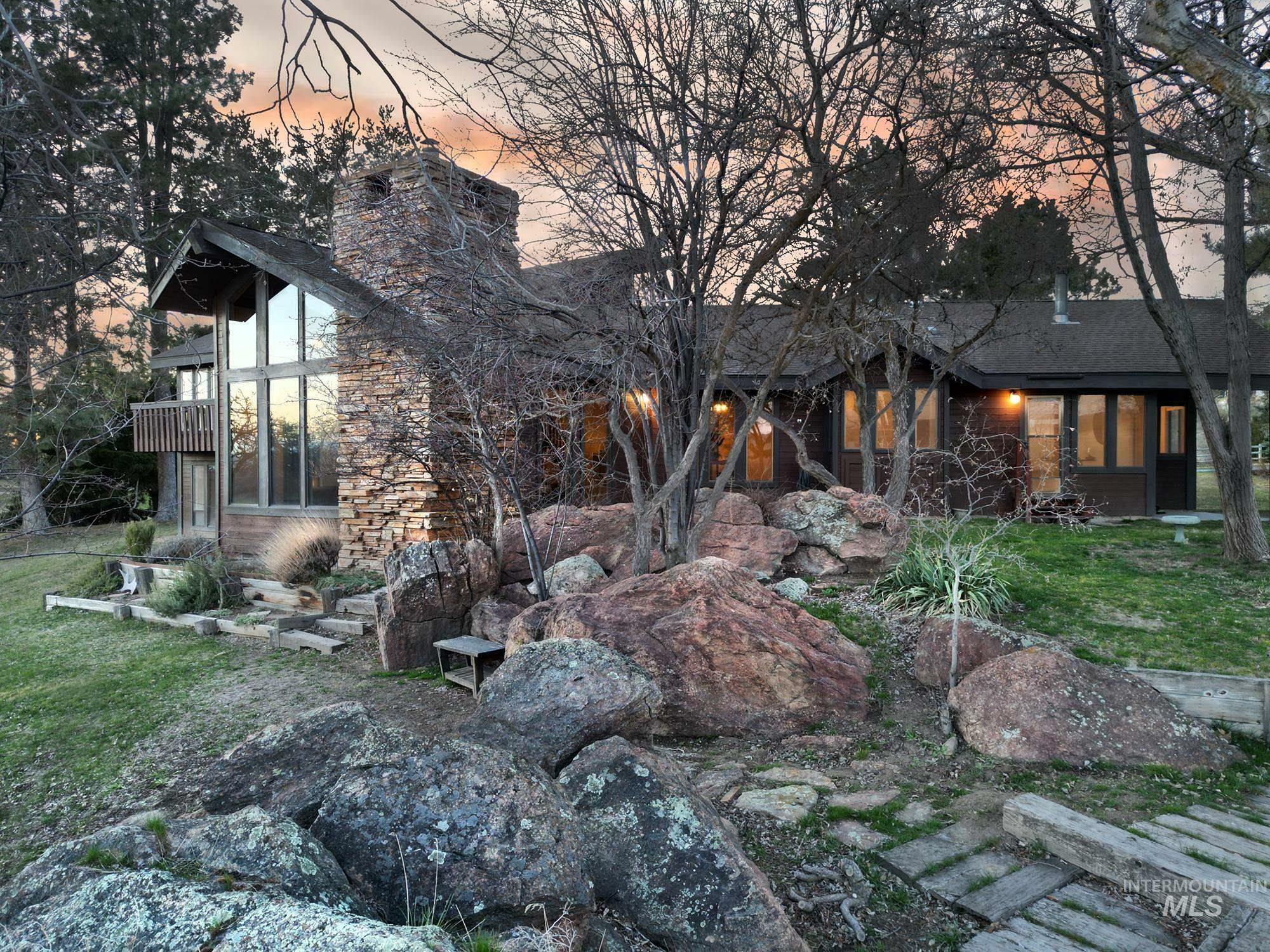 Property Photo: 2530 S Mill Point Ln ID 83712-8511
