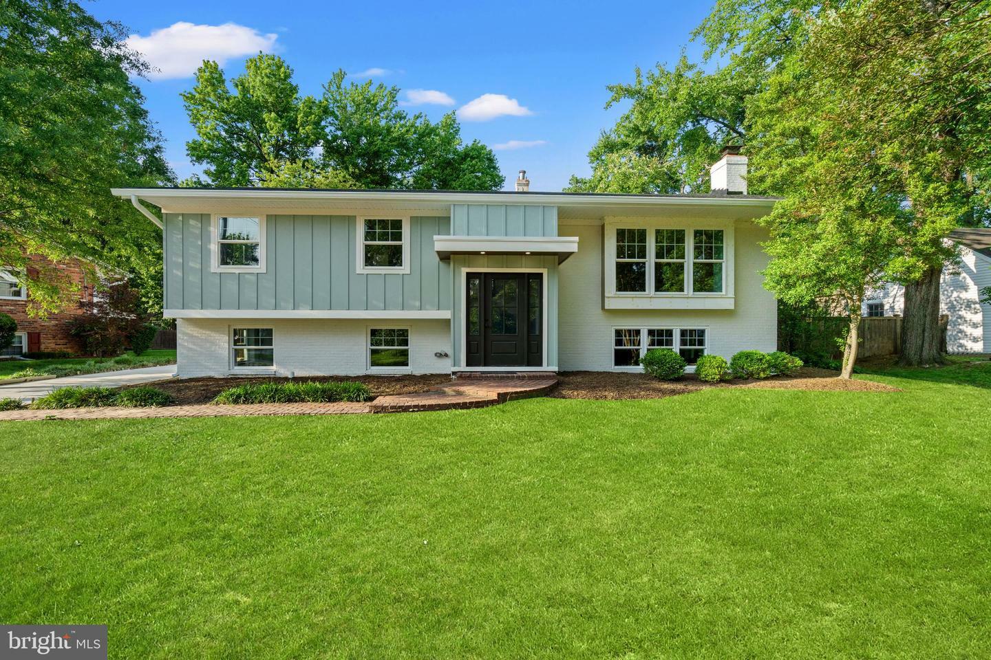 Property Photo: 1112 Neal Drive VA 22308