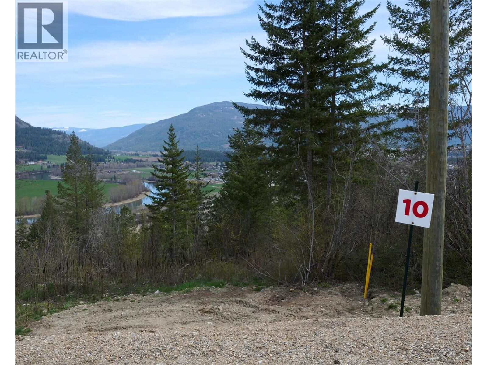 Property Photo:  207 Crooked Pine Road  BC V0E 1V1 