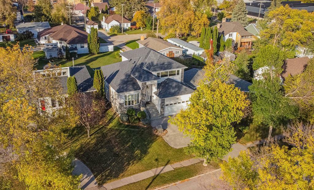 Property Photo: 422 Crescent Road MB R1N 0Y8