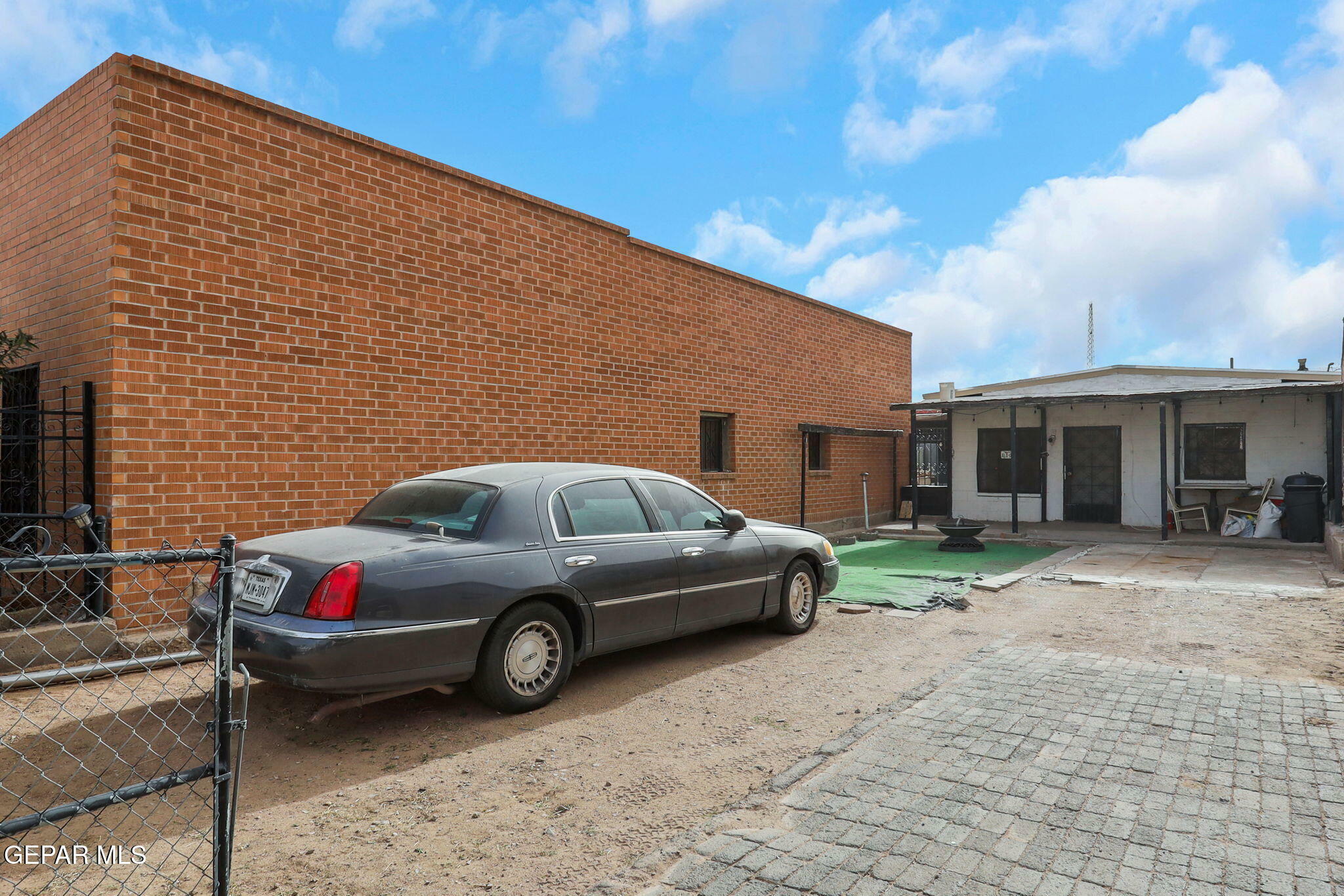 Property Photo: 105 Hudspeth Place TX 79901