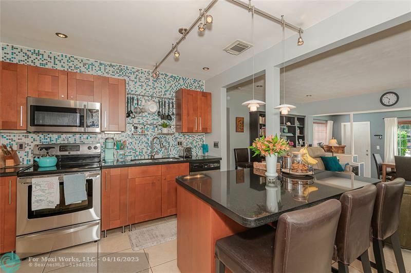 2415 Thomas St  Hollywood FL 33020 photo